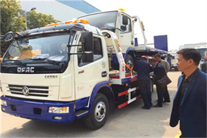 张湾区汽车道路救援拖车价格